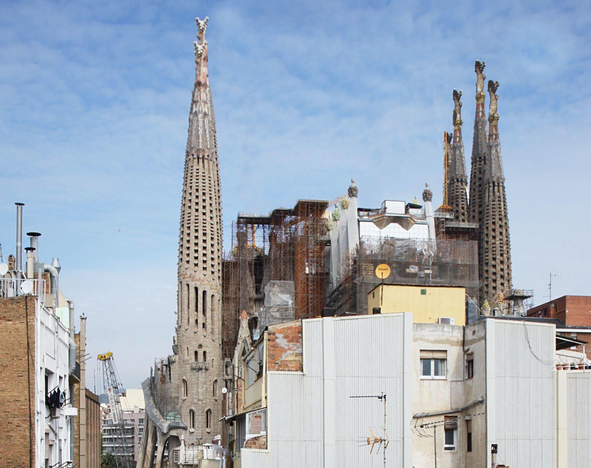 Apartament Mh S. Familia *